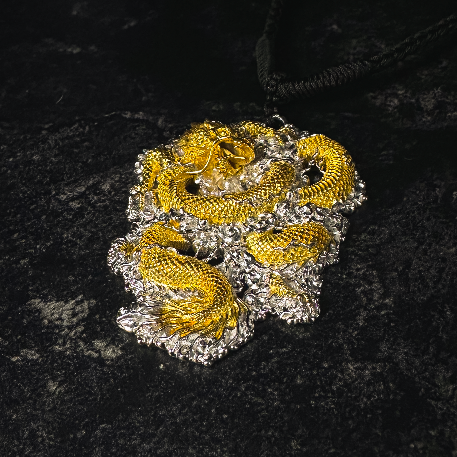 "藝の繪" Cloud Dragon Neck Pendant - TMT The Money Thing